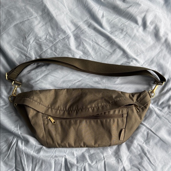 Canvelle Oversized Fanny - Picture 1 of 5